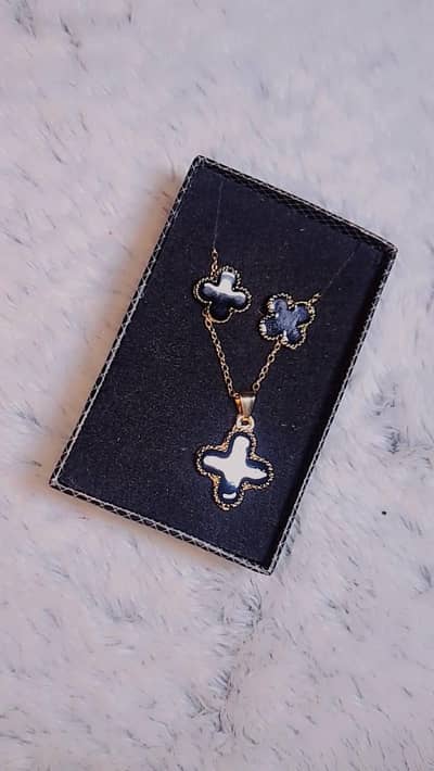 necklace, bracelet