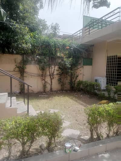 600 Square Yards House For rent In F-7 F-7