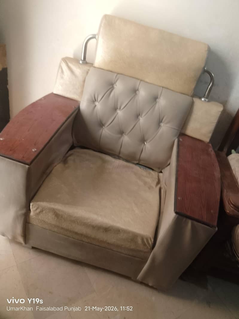 Used sofa set 0