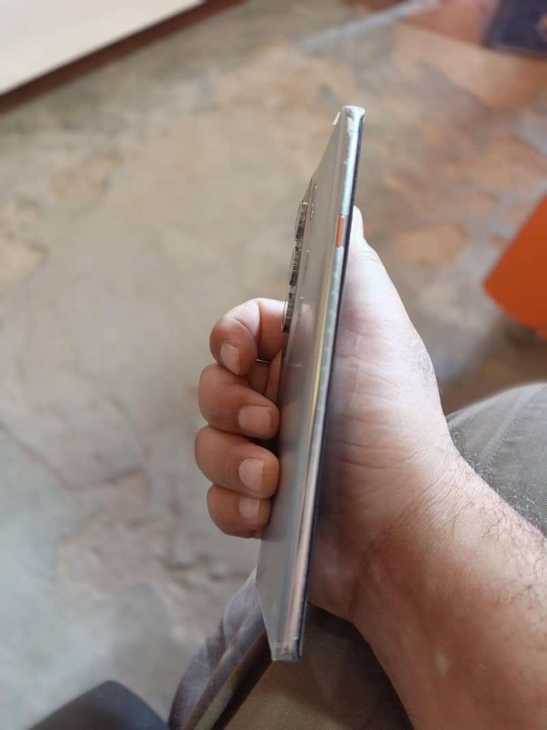 Tecno camon 40 pro 0