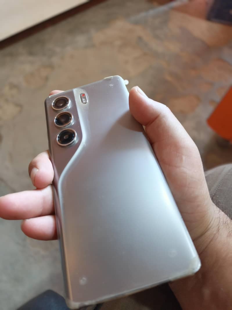 Tecno camon 40 pro 2