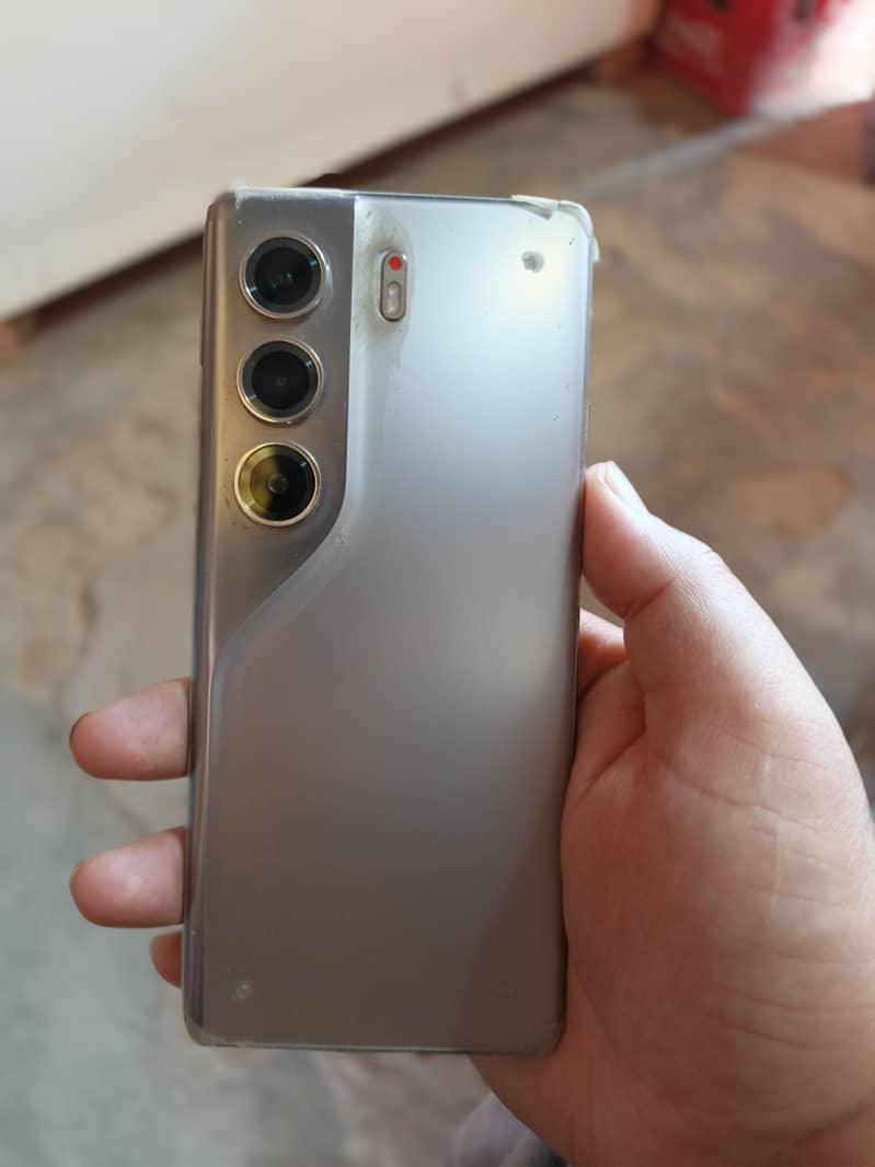 Tecno camon 40 pro 3
