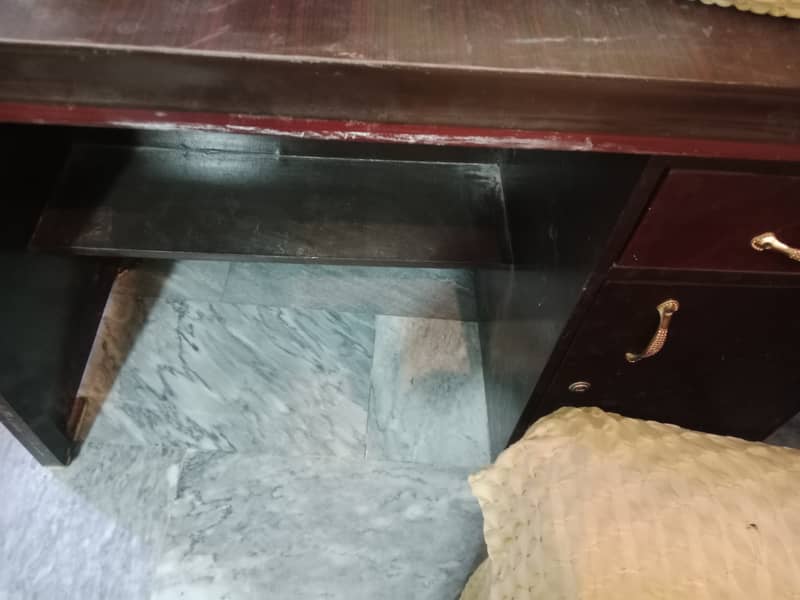 Office Table 0