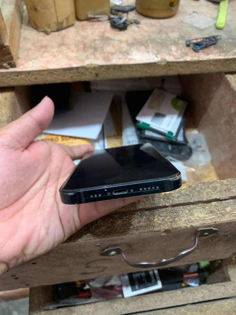 Apple iPhone 13 2
