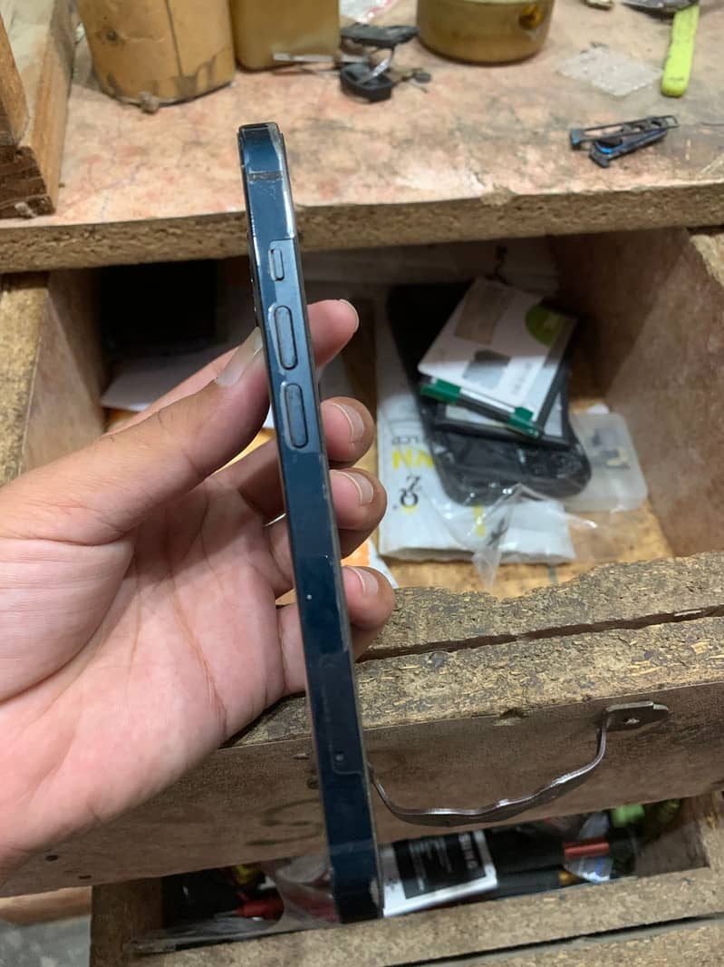 Apple iPhone 13 4
