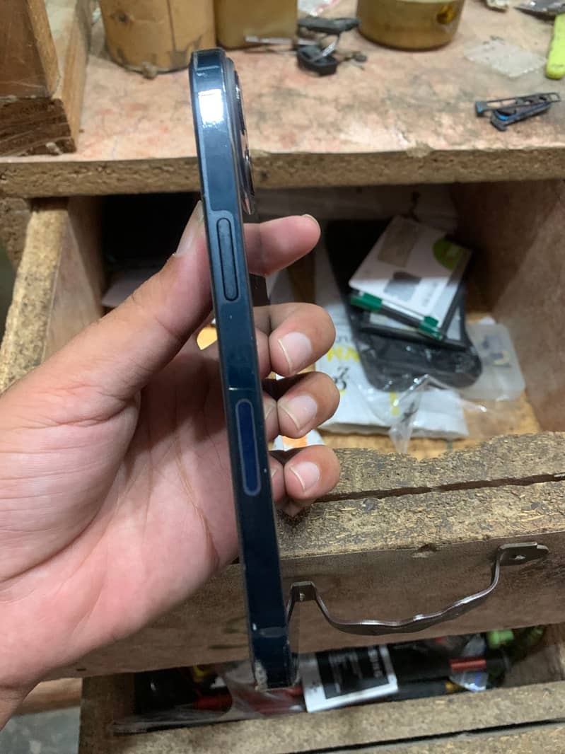 Apple iPhone 13 5