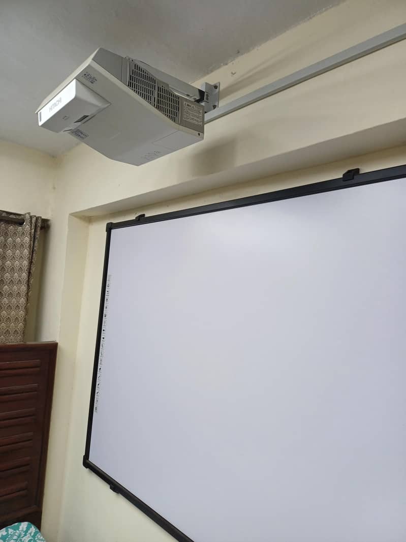Digital smart board with projector - complete interactive setup 0