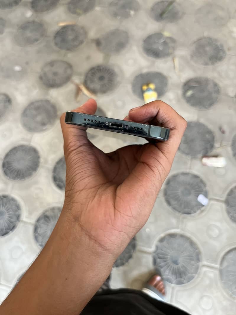 Iphone 12pro 4