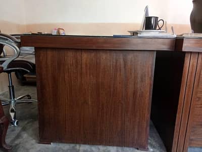 executive table chair side table visting chairs