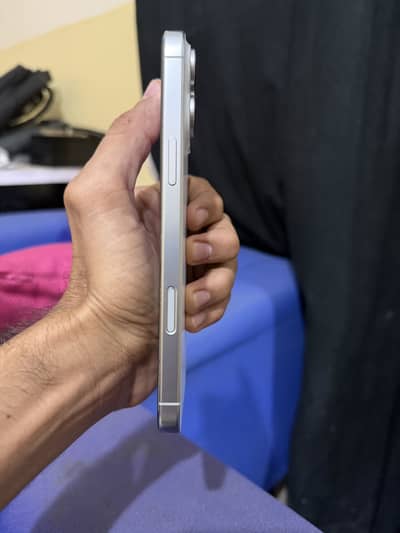 Iphone 16 pro max jv white color under warranty ( condition like new )