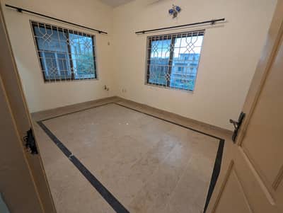 2 rooms small portion for rent at G-11/3