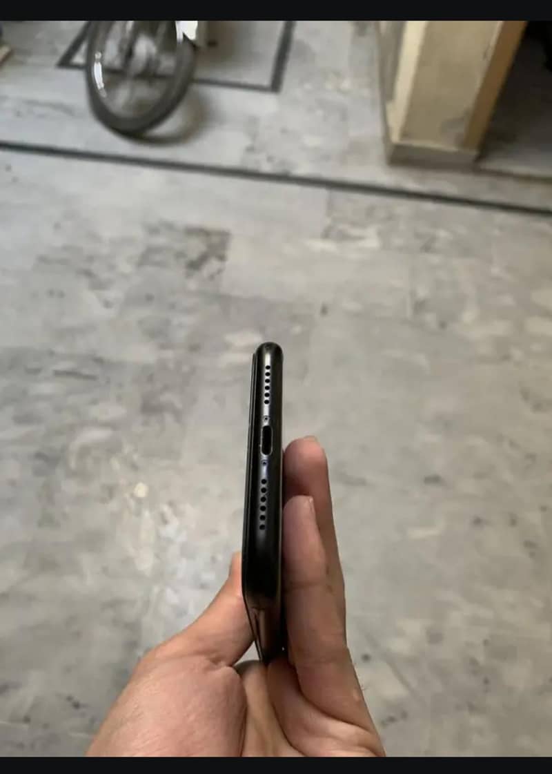 iPhone xr 3
