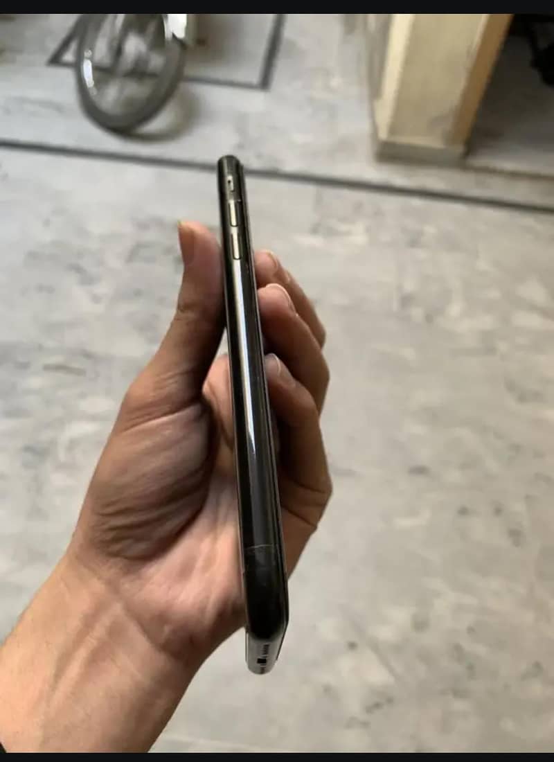 iPhone xr 4
