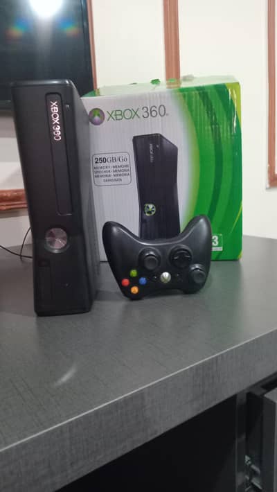 Xbox 360 slim 2 month used one controller free with 99 games library