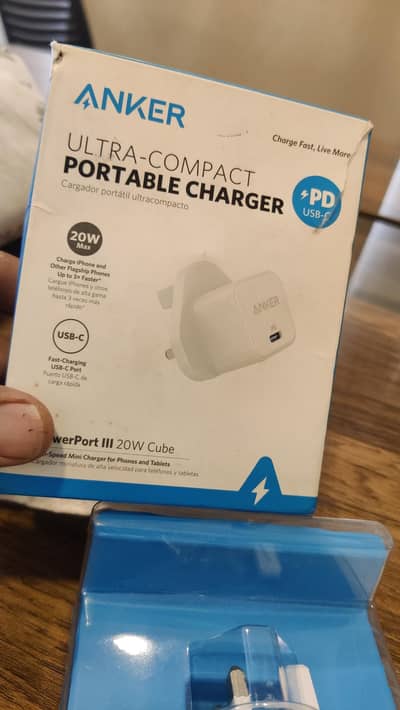Anker-compact portable charger PD USB-C (WA 03403577528)