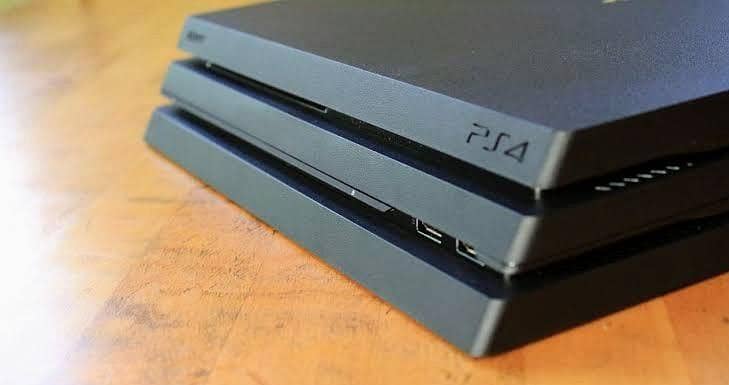 Ps4 Pro Jailbreak 1Tb 2 controller 1