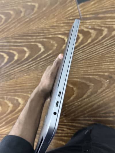 MacBook pro 2019 16 inches i7