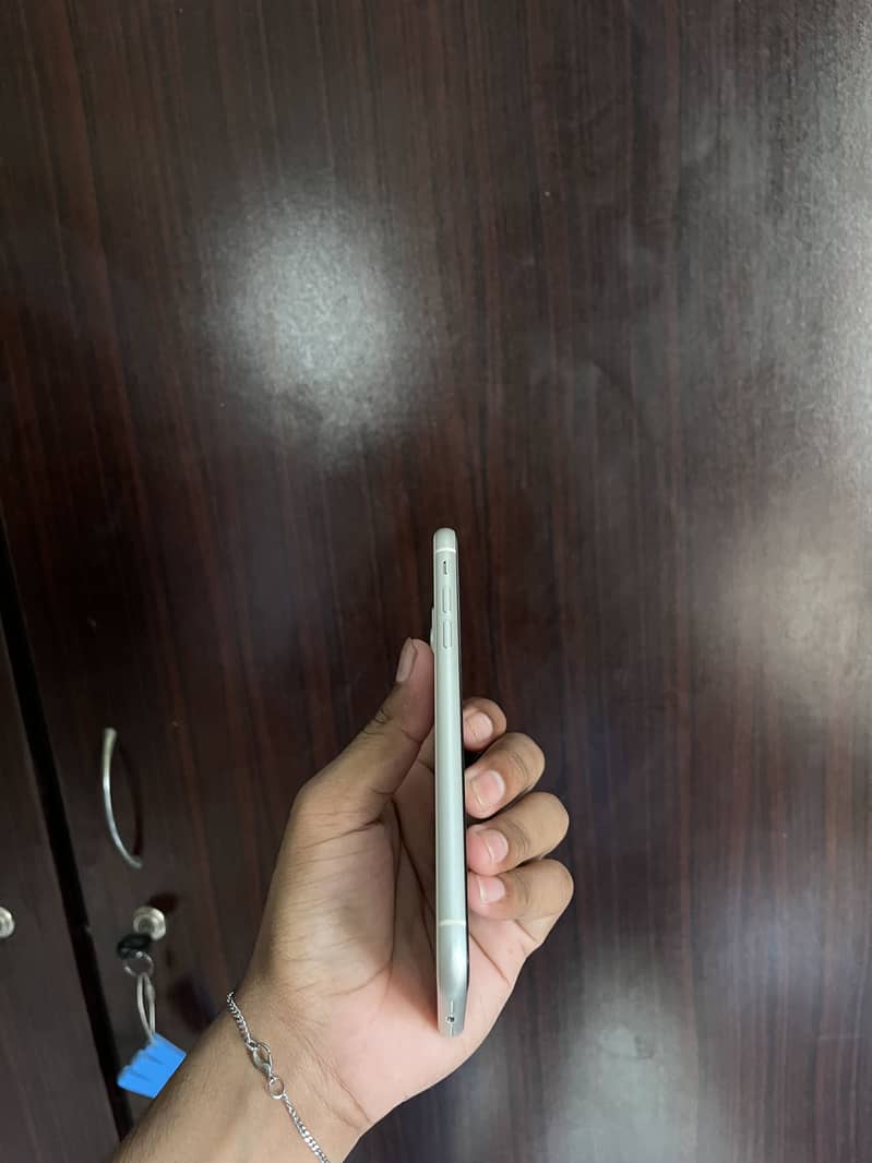 iPhone 11 2
