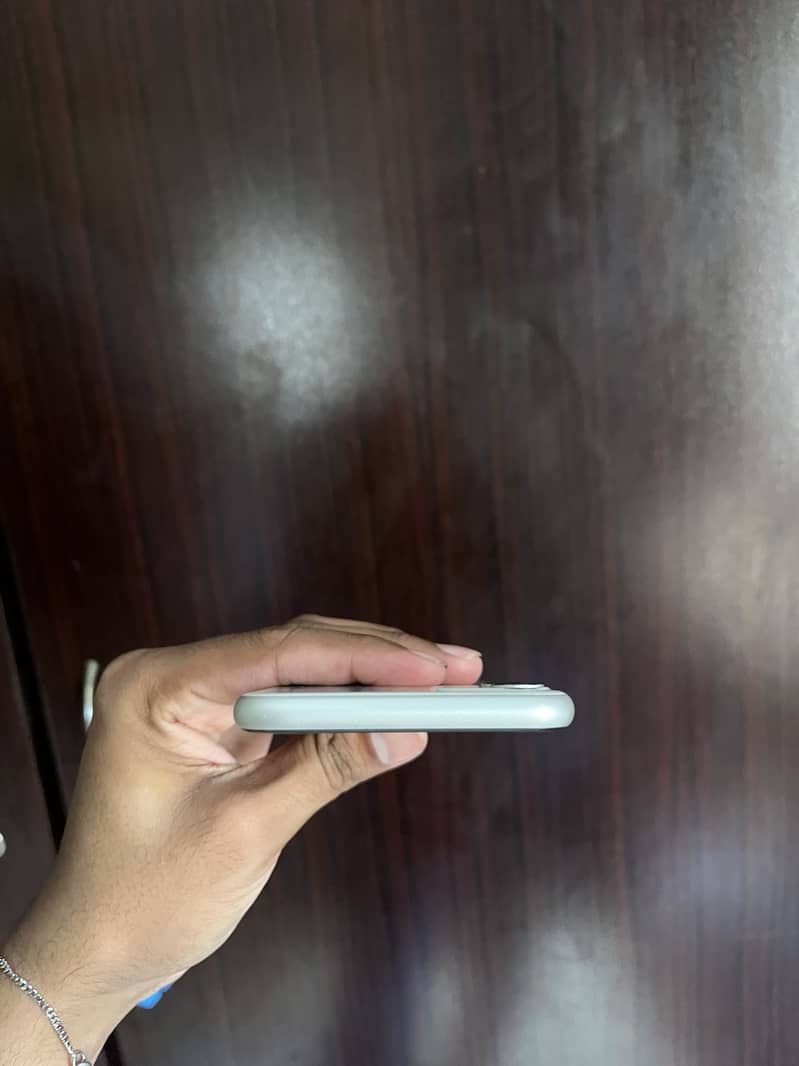 iPhone 11 3