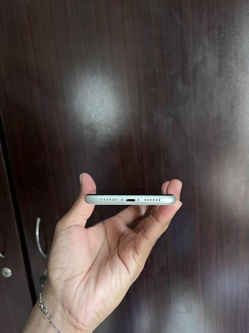 iPhone 11 5