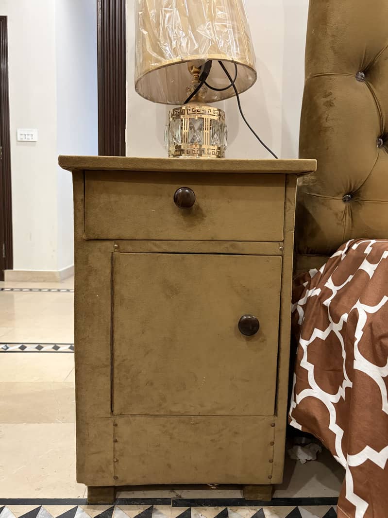 Bed ,Dressing, Side Tables 3