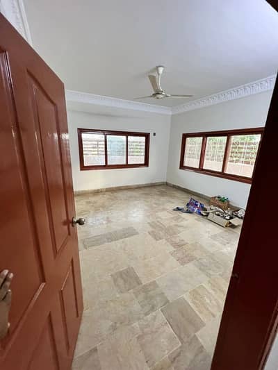Defence 600 Yards Bungalow For Silent Commercial Rent