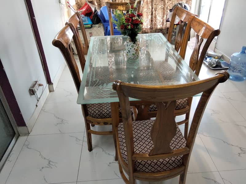 Dinning table 0