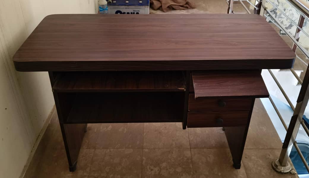 Computer Table 0