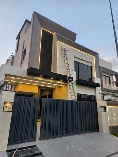 10 Marla Brand New House For Sale With Basement, 2 Servant Quarters