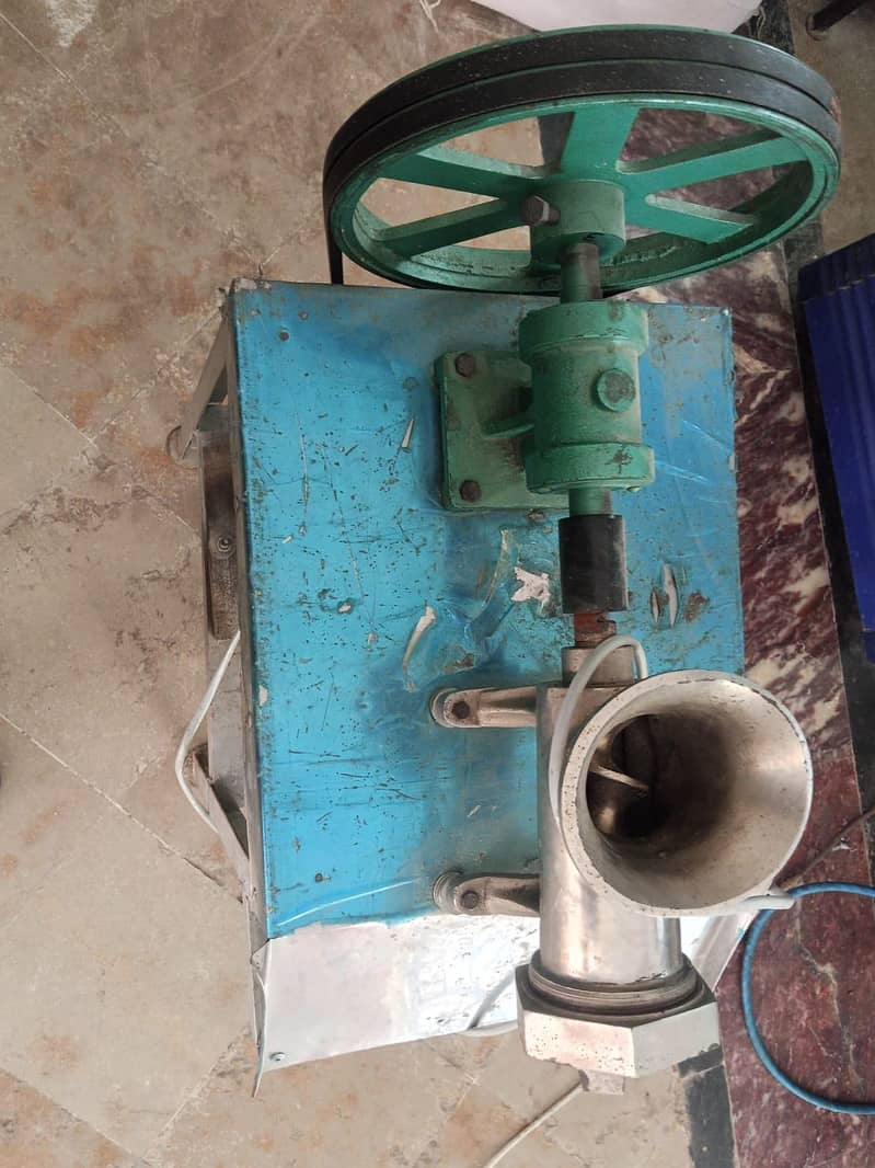 meat grinder 1