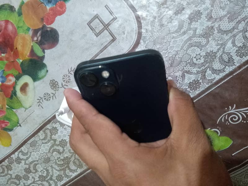 iPhone 13 4
