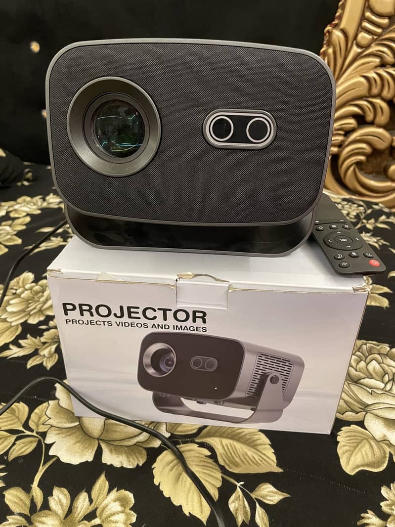 Smart Android projector 4