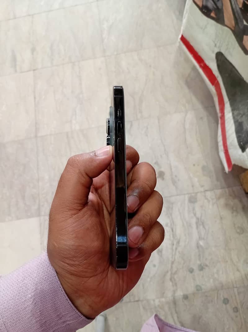 iPhone 14 Pro 2