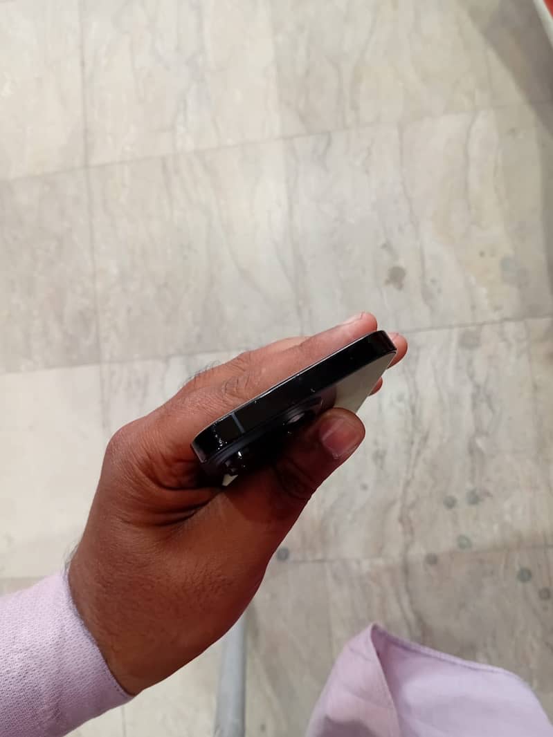iPhone 14 Pro 4