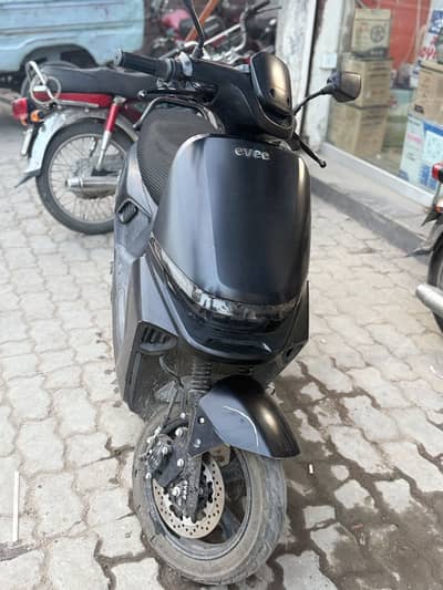 Evee S1 Pro scooter black edition