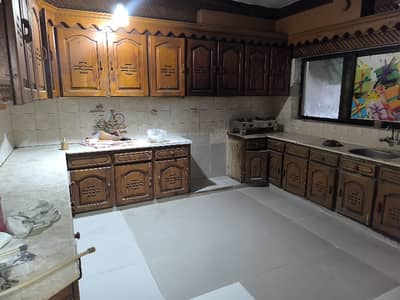 5 bedrooms and 5 bathrooms DD TV lounge kitchen