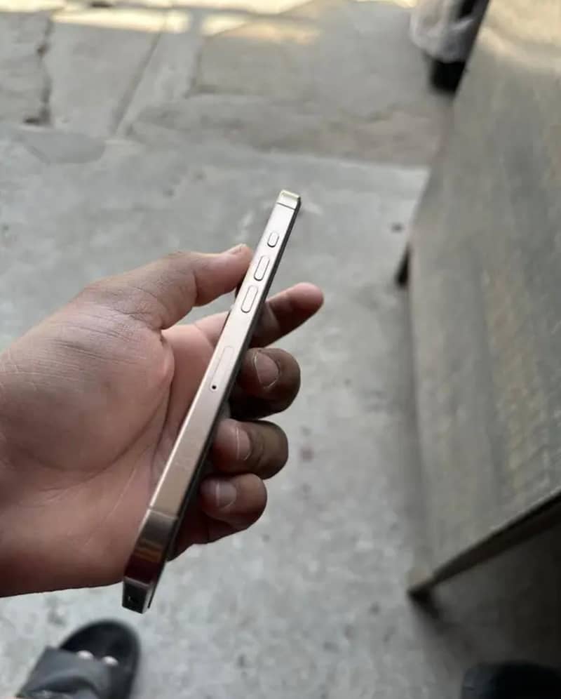 iphone 16 pro 2