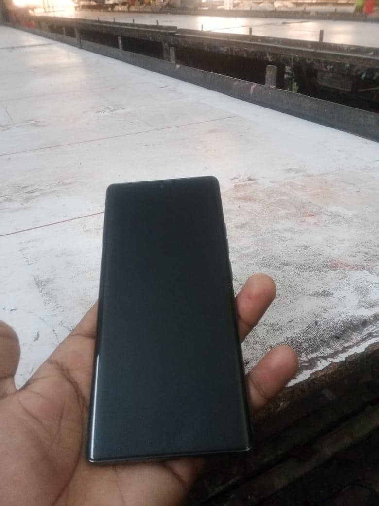 Tecno CAMON 40 Pro 0