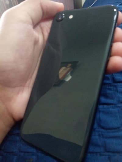 iPhone SE 2 available in 10/10 condition with all original parts