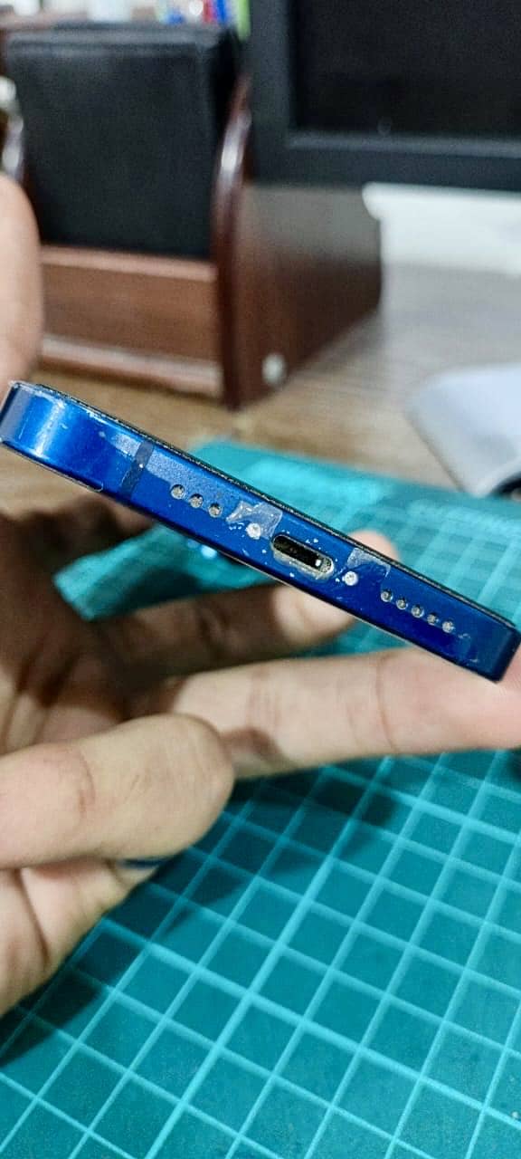 Iphone 12 4