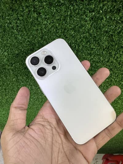 Iphone 15 pro white titanium