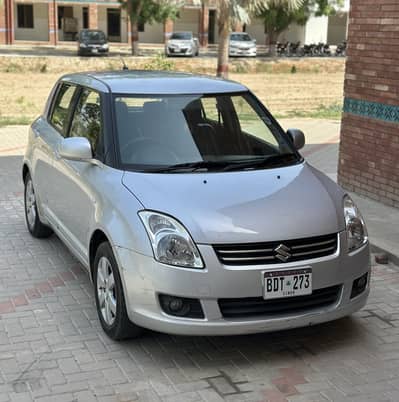Suzuki Swift DLX 1.3 Navigation 2015. Totel Genuine.