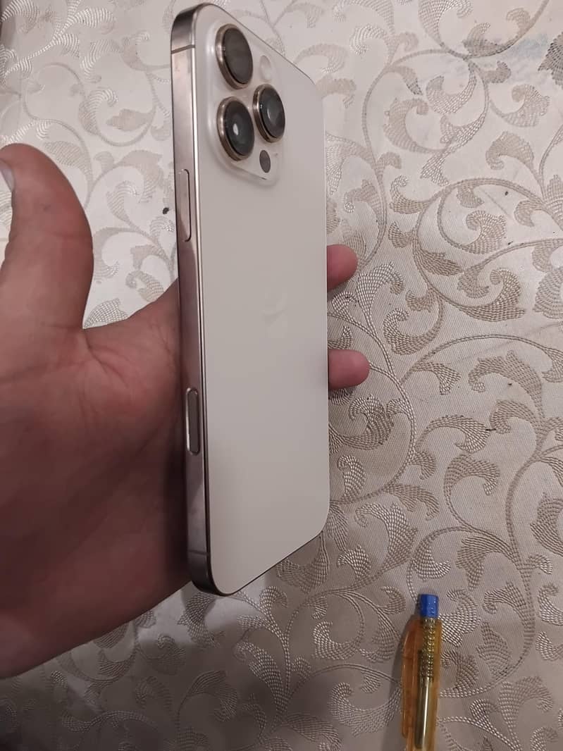 iPhone 16pro Max 4