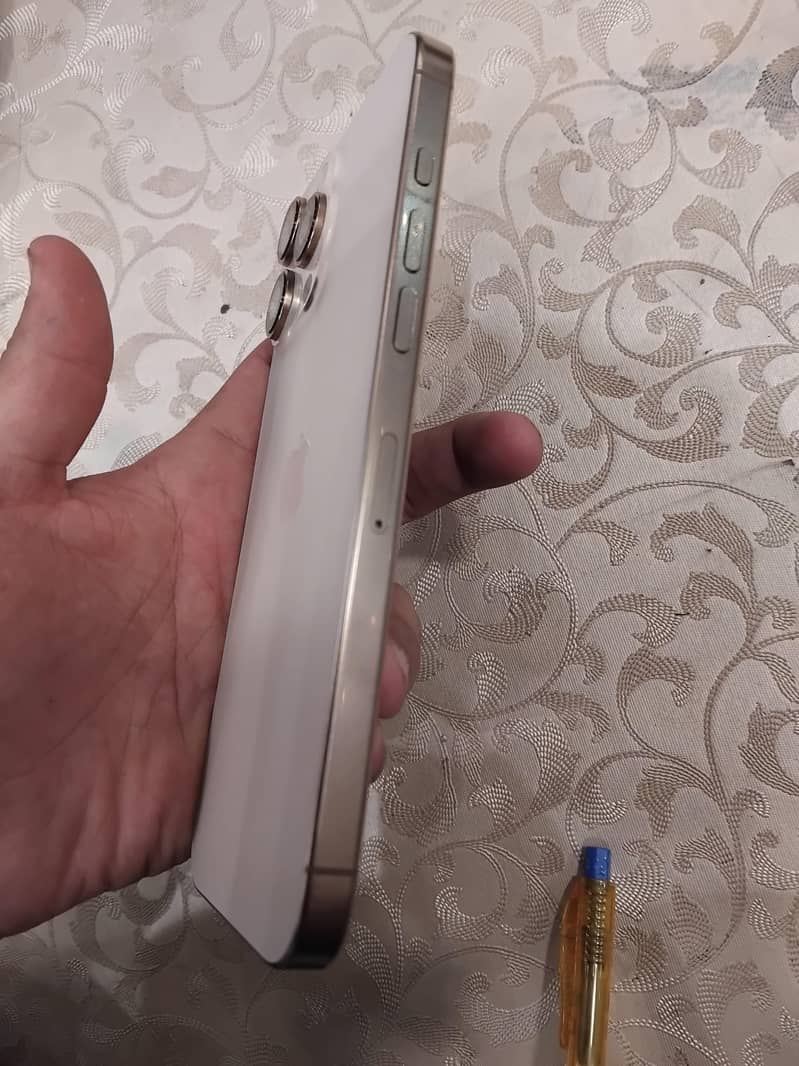 iPhone 16pro Max 5