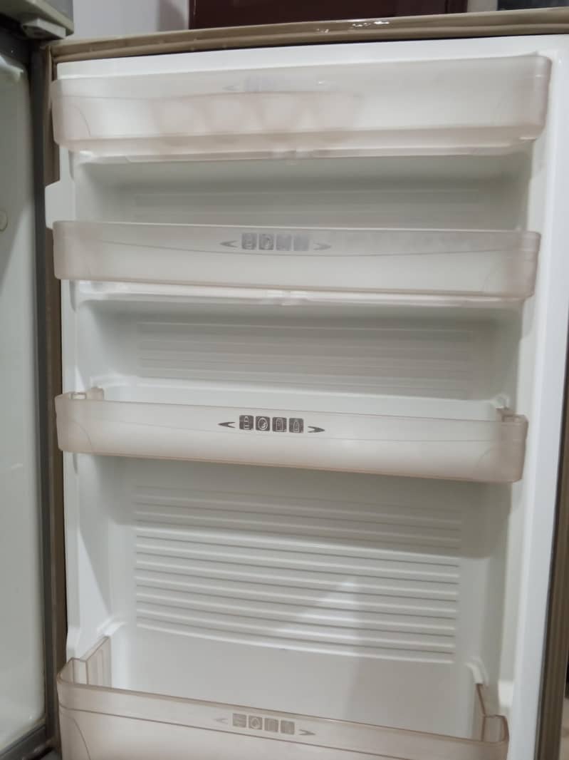 Medium Refrigerator 4