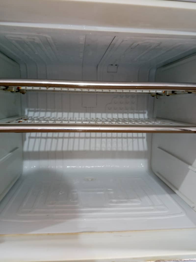 Medium Refrigerator 5