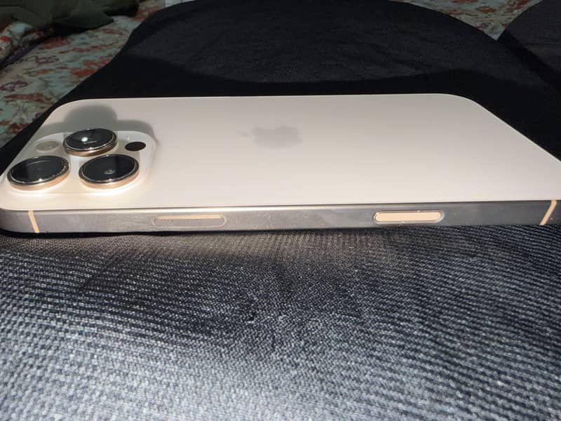 Iphone 16 pro max 3