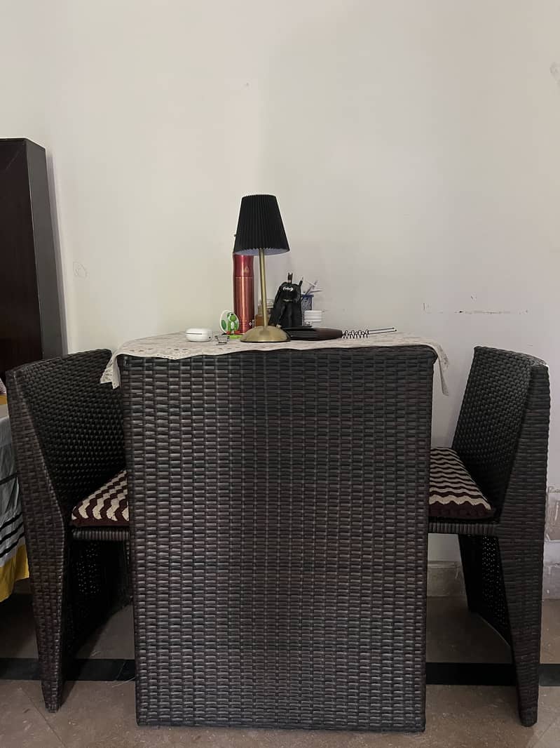 Table with Chairs 0