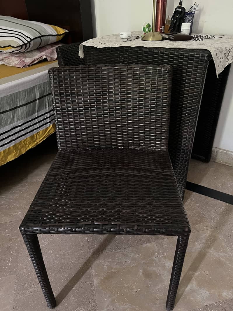 Table with Chairs 1