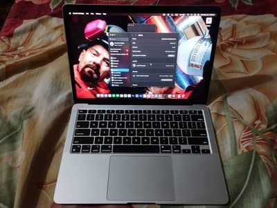 MacBook Air M1 13 inches – 8GB RAM / 512GB SSD